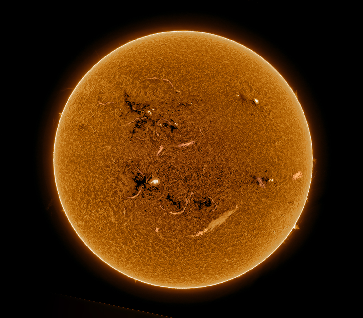 2023-01-18-1005_3-U-RGB=L-Sun_Halpha_lapl5_ap747.jpg