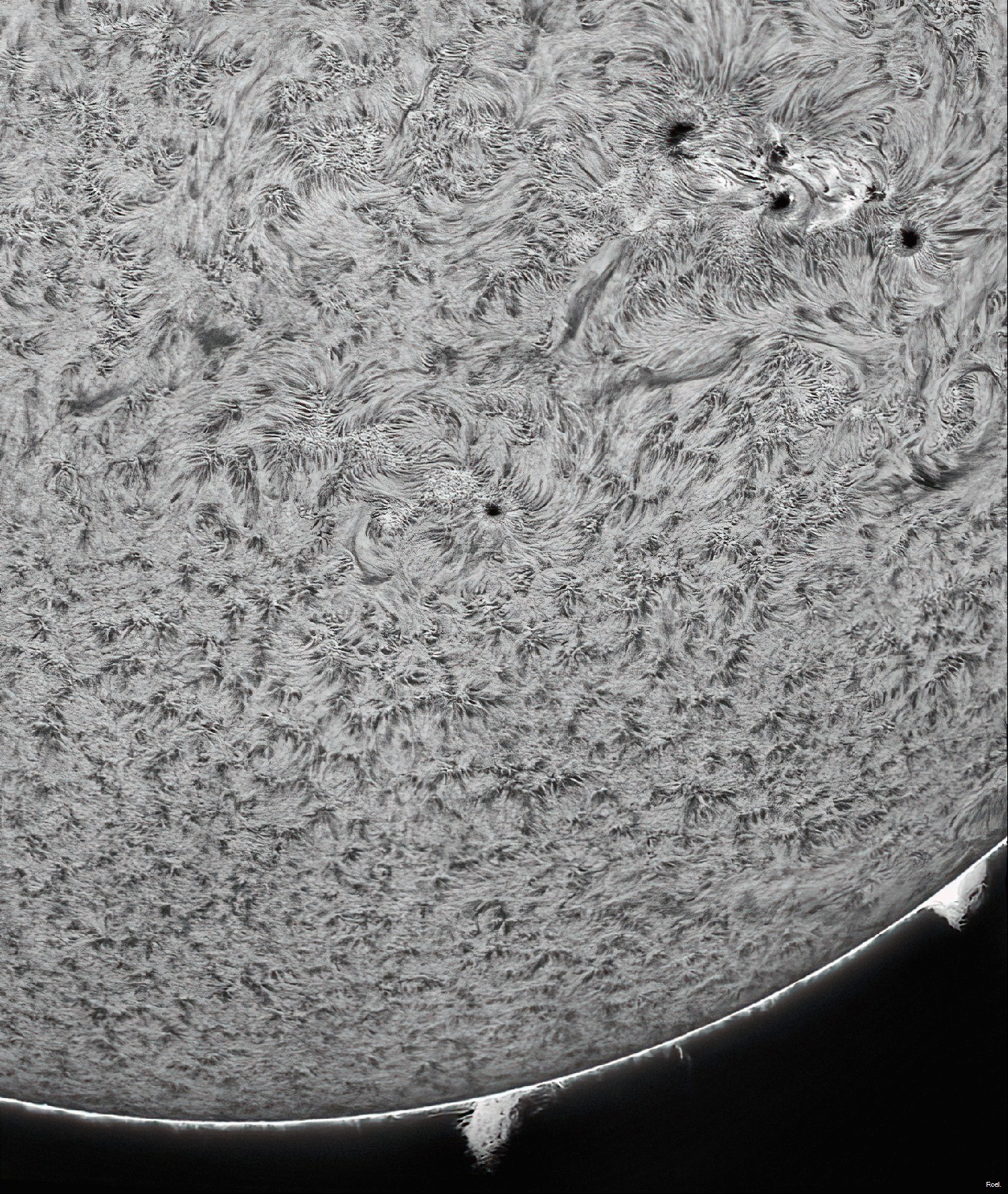 Mosaico solar del 28 de Abril 2024-Stellarvue-Daystar-2az-pos-85%.jpg