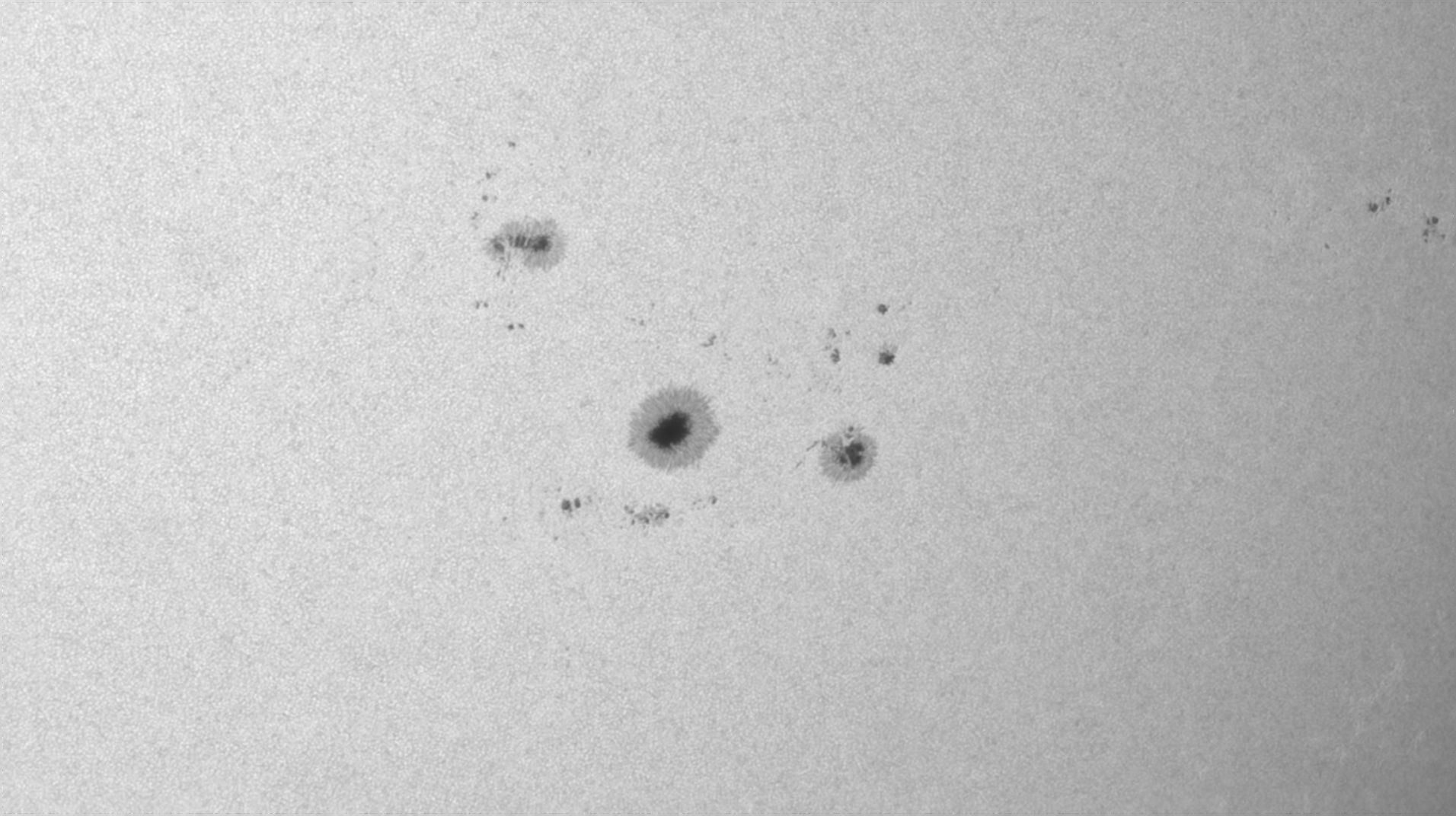 2024-05-24-0340_3-U-G-Sun__WL_ZWO ASI290MM_Gain=34_Exposure=.3ms_177_lapl5_ap3758_WSB.jpg